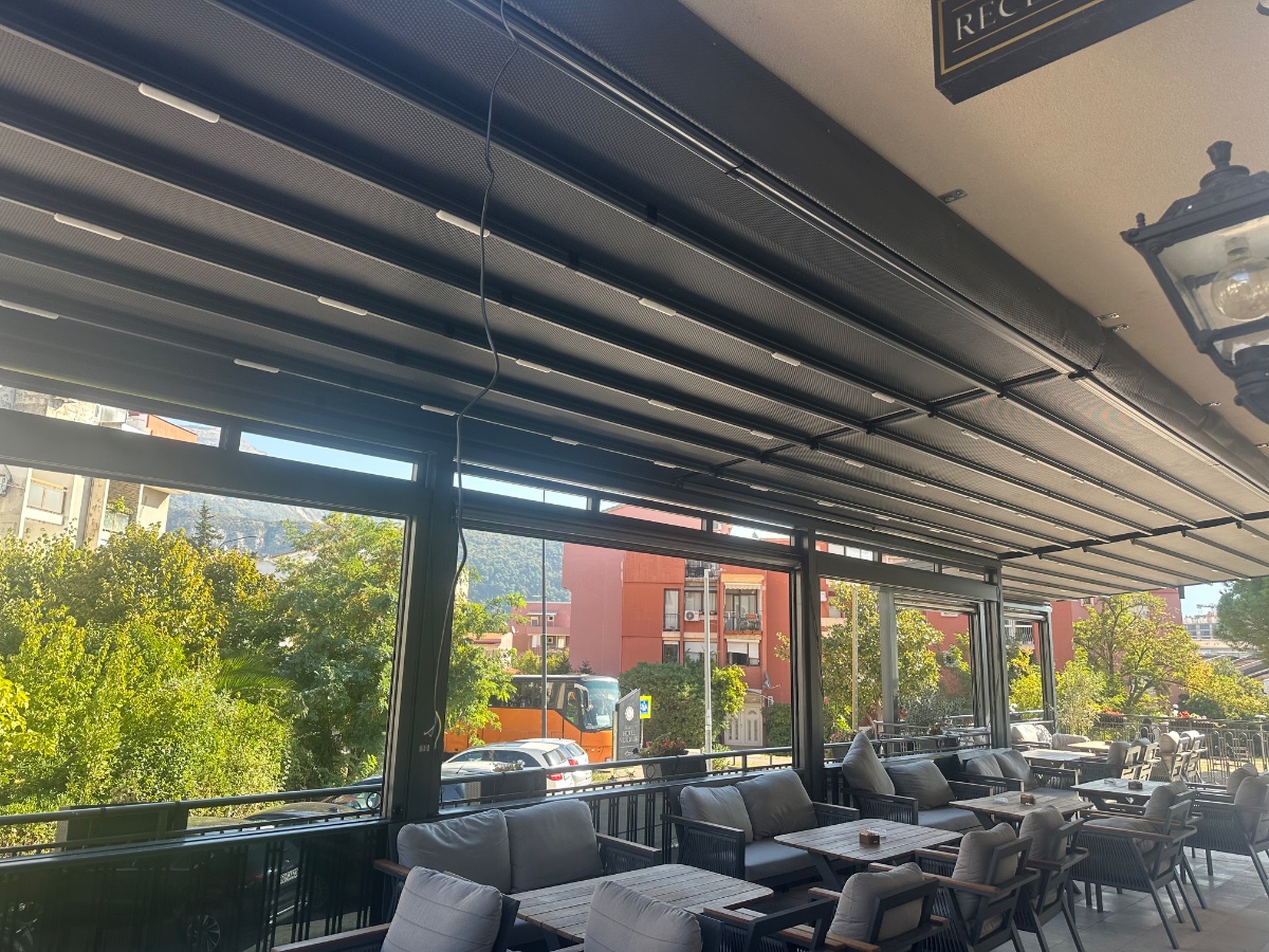 električne instalacije, vodovodne instalacije, sistemi giljotine i sistemi pergola.
