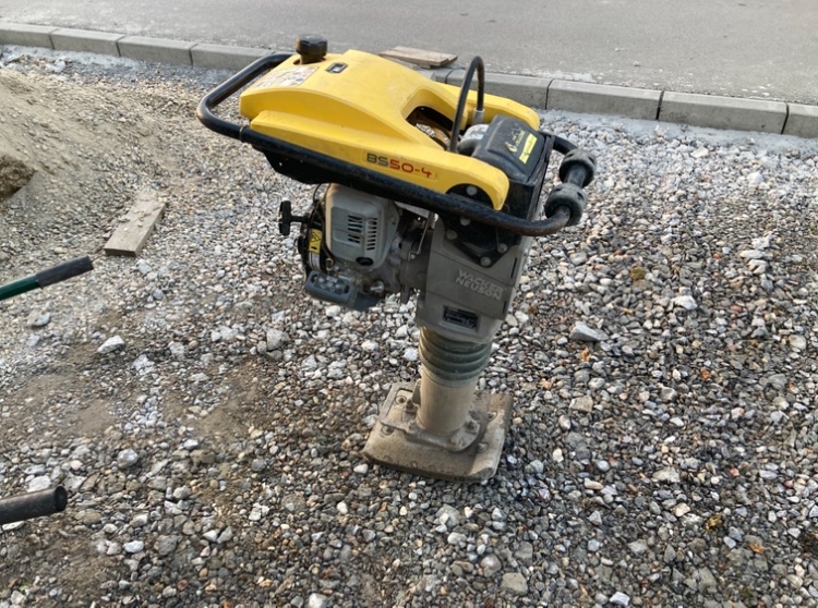 Izdavanje Vibro Zabe za nabijanje Wacker Neuson BS 50-4