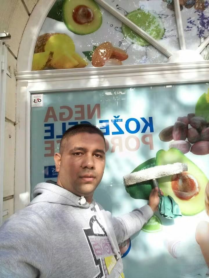 Pranje prozora praznje izloga - 1